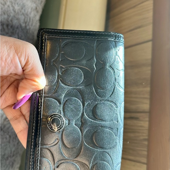 Used Coach Signature C leather checkbook wallet in black - Picture 7 of 12